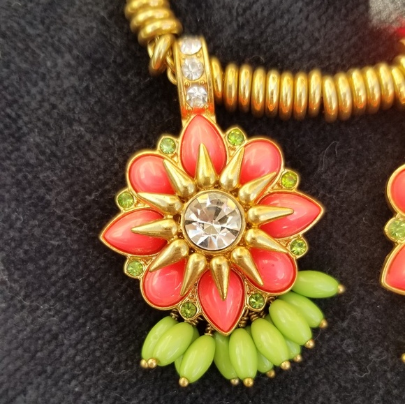 Juicy Couture adjustable flower necklace - Picture 2 of 6